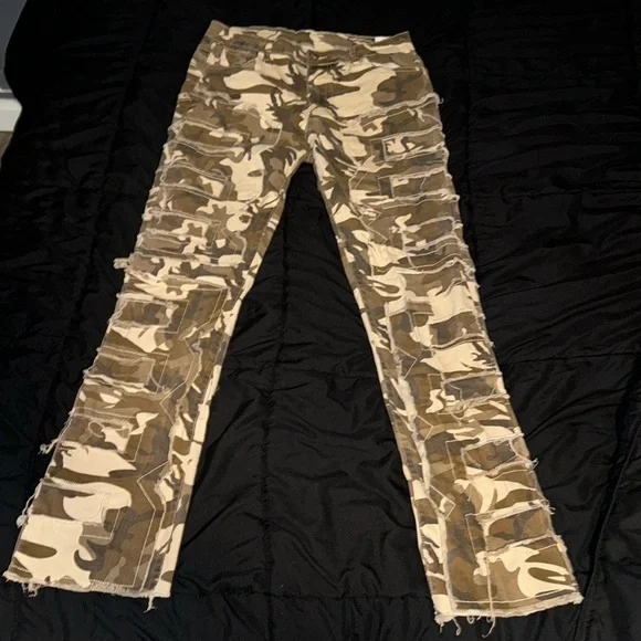 Men’s Streetwear Camo Jeans - Picture 2 of 6